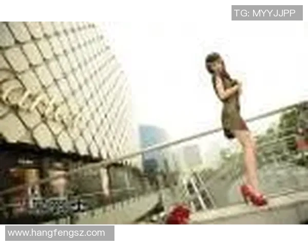 空姐与足球明星之间的浪漫故事与职业挑战的交织 空姐与足球明星之间的浪漫故事与职业挑战的交织